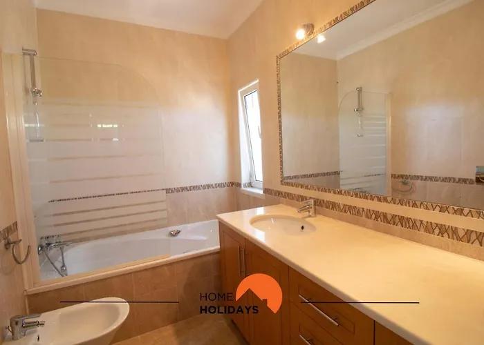 #102 V5 Clube By Holidays